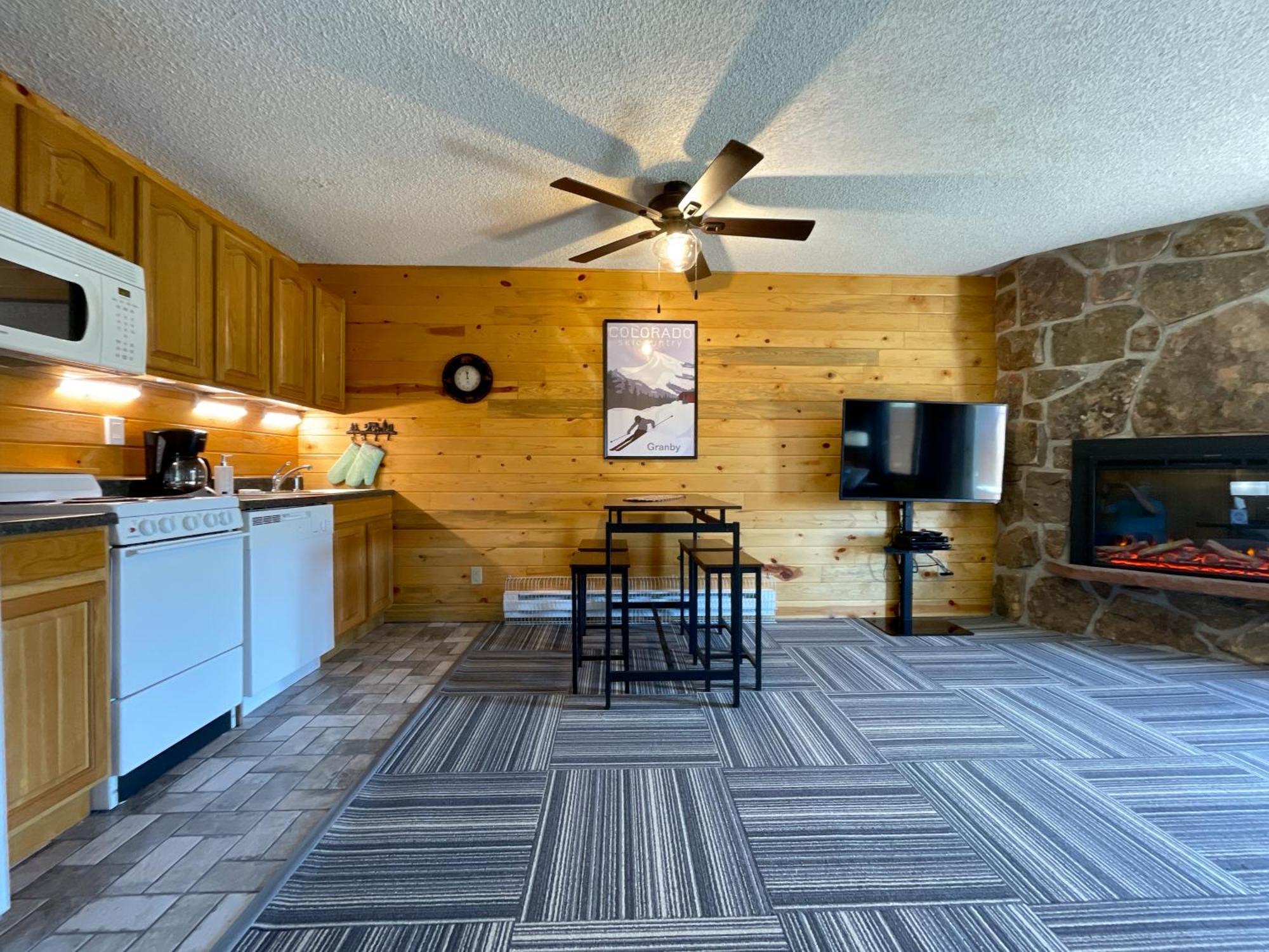 Appartement Relax, Adventure, Views, Amenities+Memories à Granby Extérieur photo